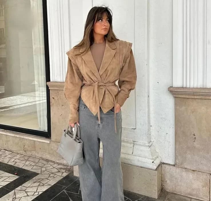Nouvelle Veste Femme Automne 2026 Chaudes à Col Revers, Ourlet Irrégulier, Ceinture, Boutons et Plis