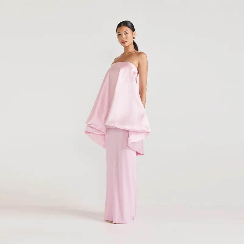 Robe mini bustier rose en satin pour femme, coupe trapèze asymétrique, élégante, pour l'été 2026, id