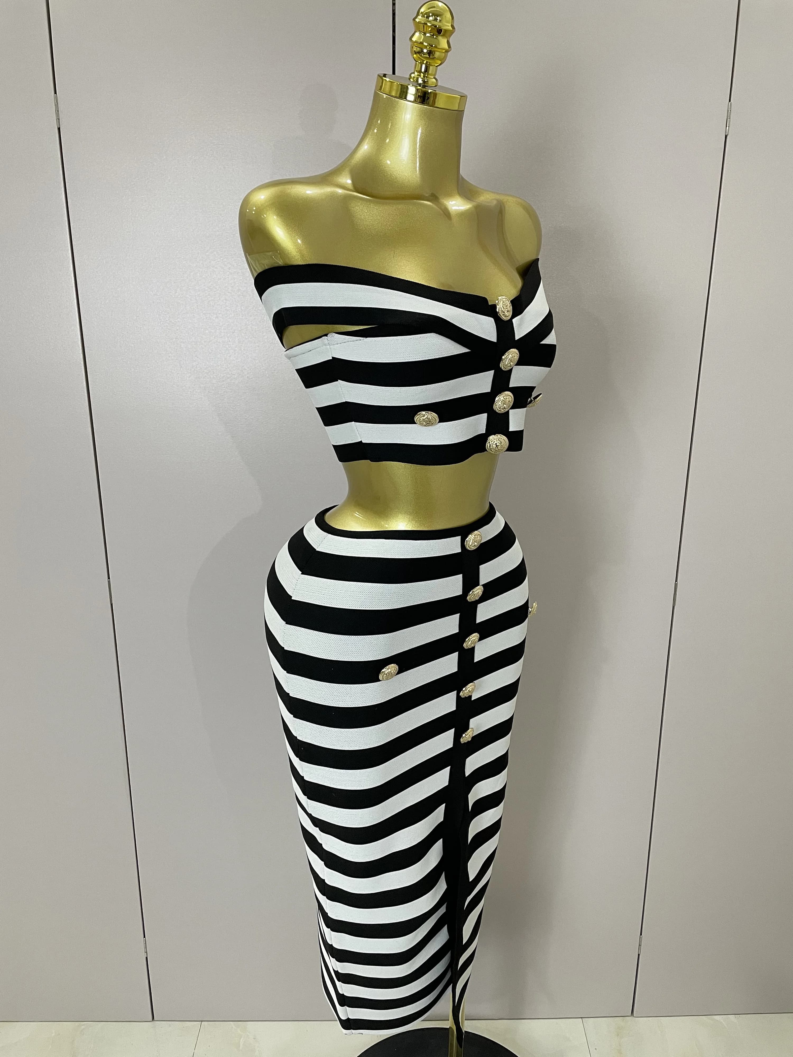 Mini ensemble deux pièces à bandes pour femmes, épaules dénudées, boutons rayés, Sexy, célébrité, st