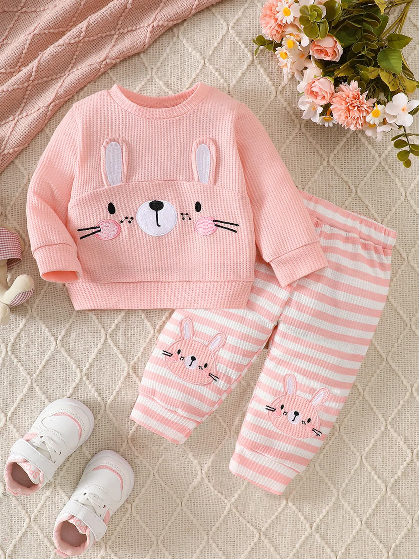 Broderie de lapin mignon pour bébés et tout-petits, sweat-shirt gaufré, pantalon de jogging rayé, en
