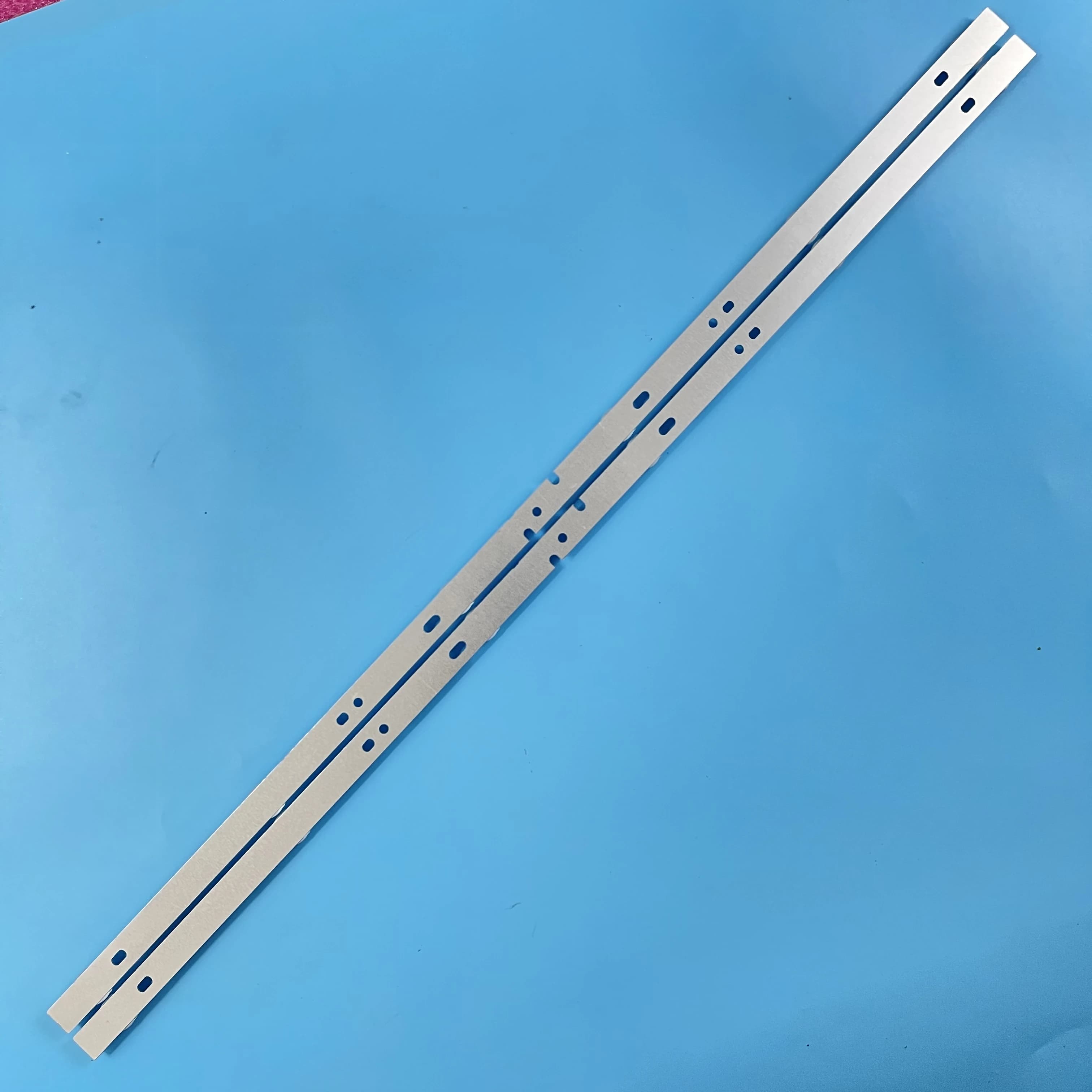 Rétroéclairage LED pour téléviseur 06-32C2X6-618-M07W14 pour HK32D06-ZC22AG-20 JL.D32061330-032BS-M 