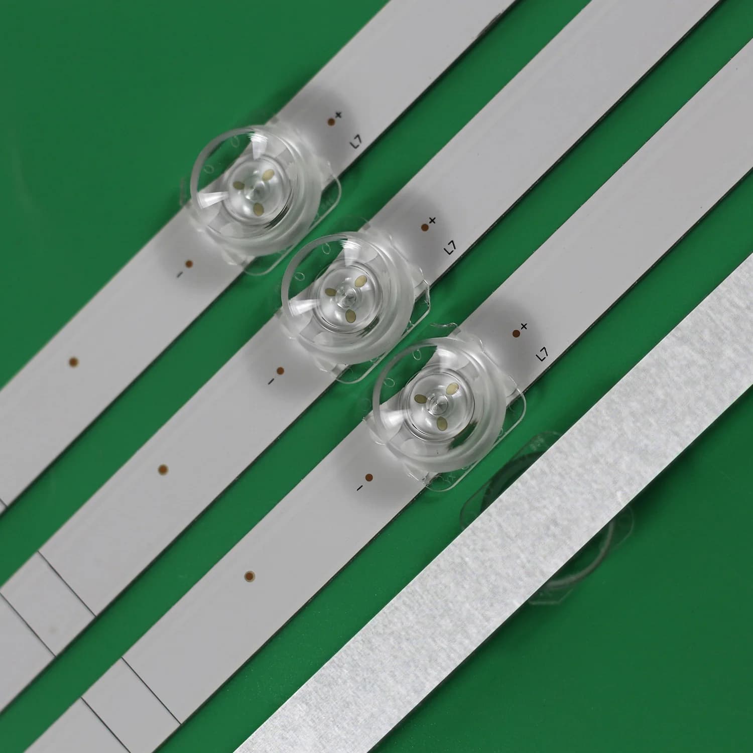 Bande LED pour 20210319 HIP7.820.208 HD550Y1U72-T0L2 2021031901 SVHcape FA1 ZDJG 1246021 201020 55A6