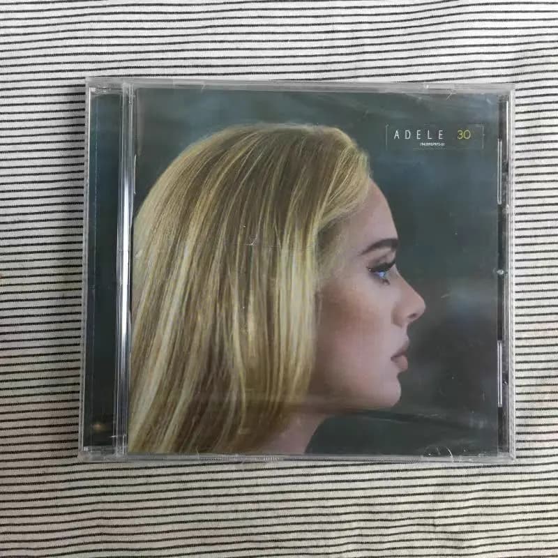 Adele 30 CD Deluxe : 15 pistes y compris la version Chris Stapleton Duet de "Easy on Me" Adele - 30 