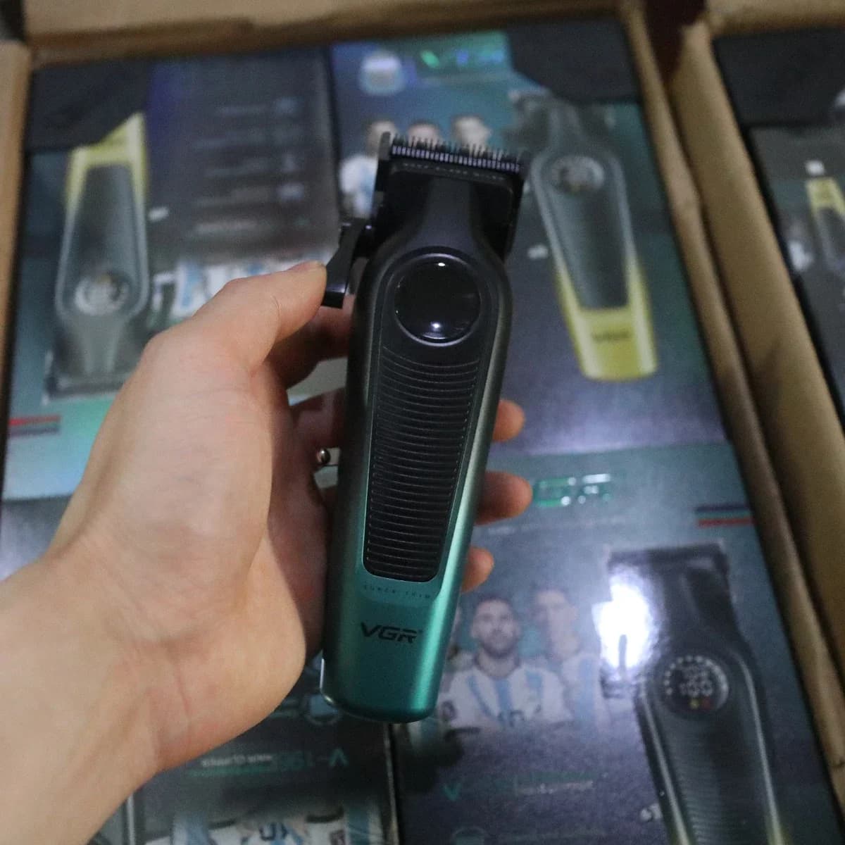 VGR V196 tondeuse à cheveux professionnelle pour hommes lame DLC affichage LED sans fil USB lame en 