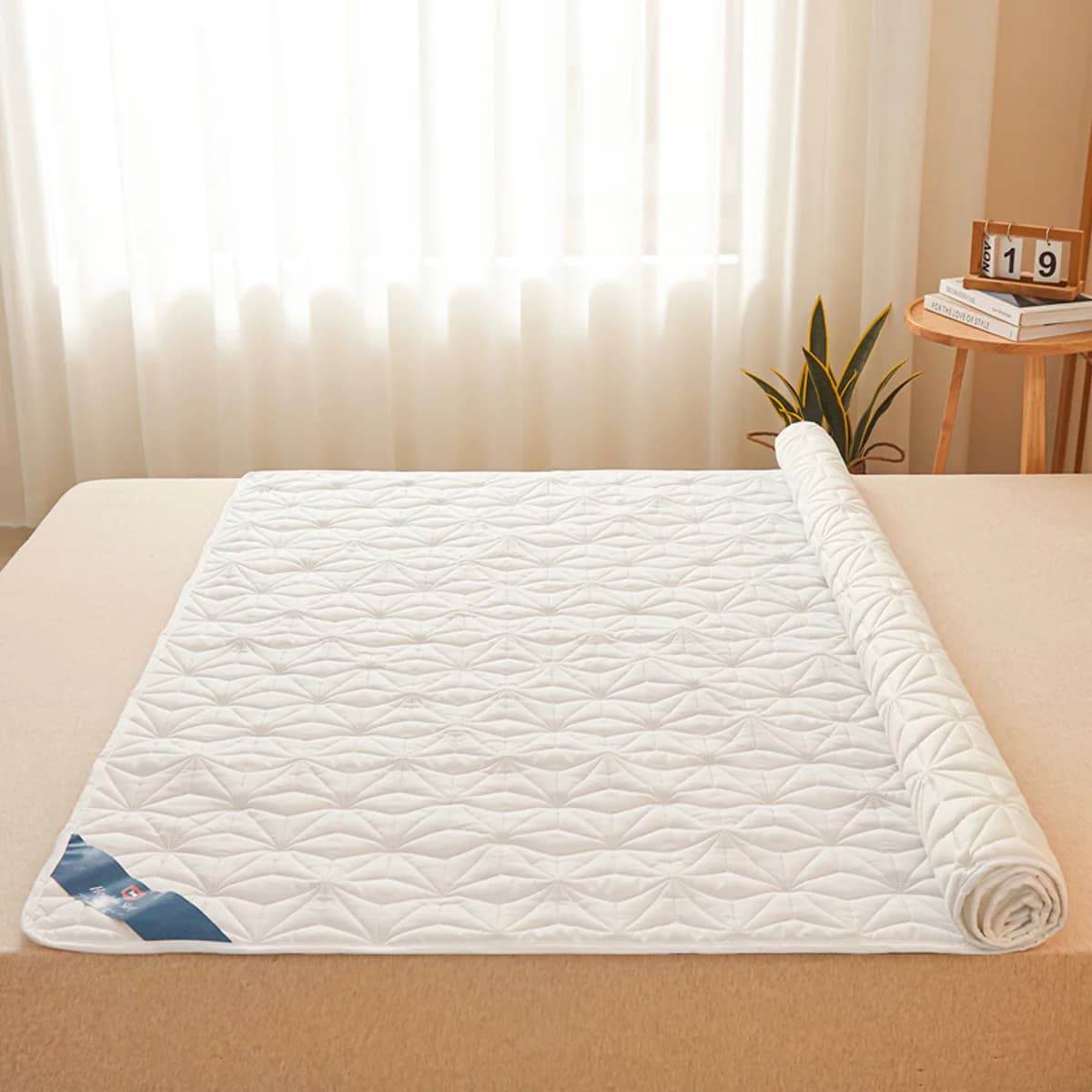 Protecteur de matelas imperméable – Housse de matelas respirante et silencieuse avec 4 sangles d'ang