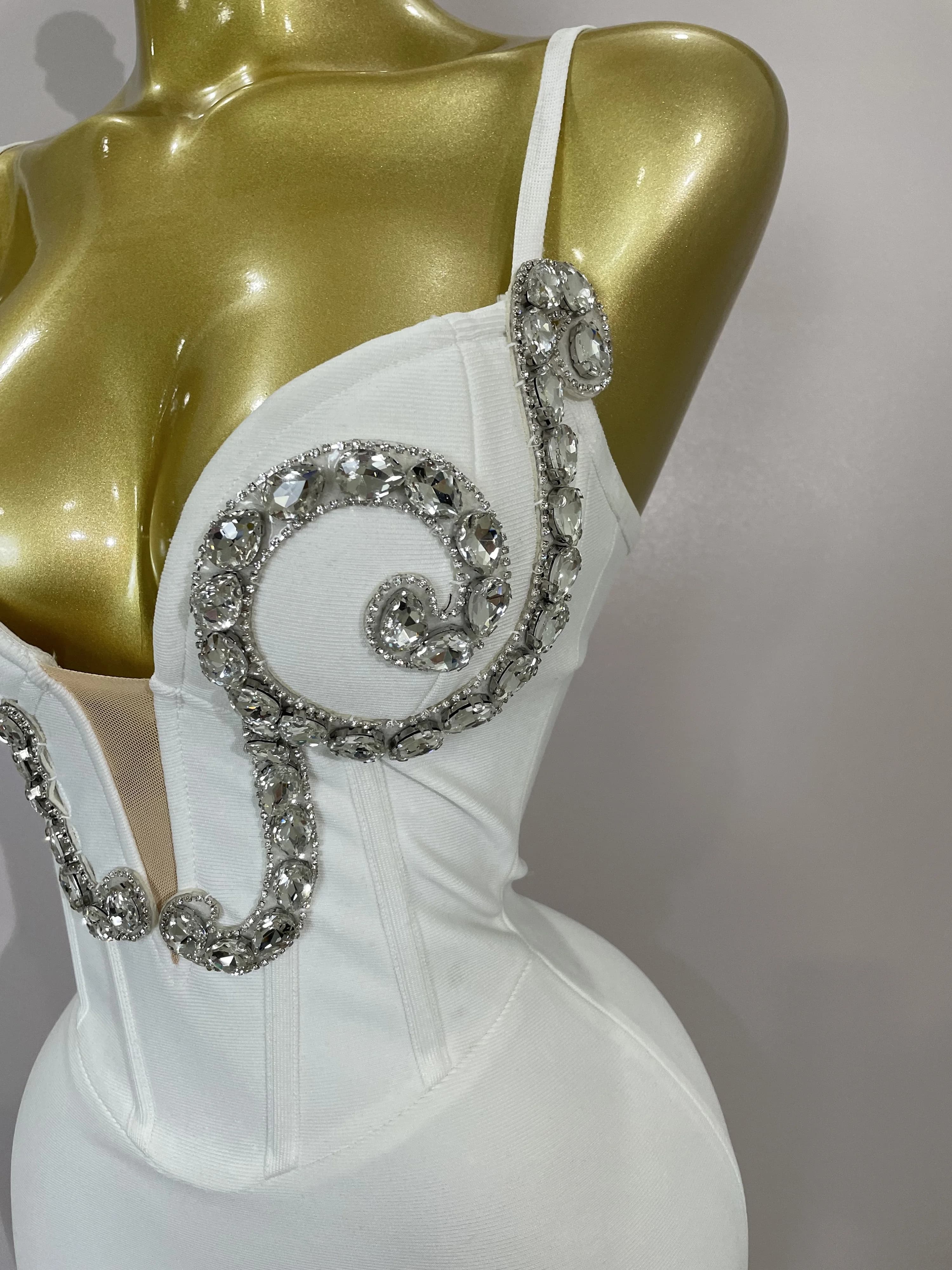 Robe à bandes blanche, Sexy, bretelles Spaghetti, col en V, cristal, sans manches, élégante, soirée,