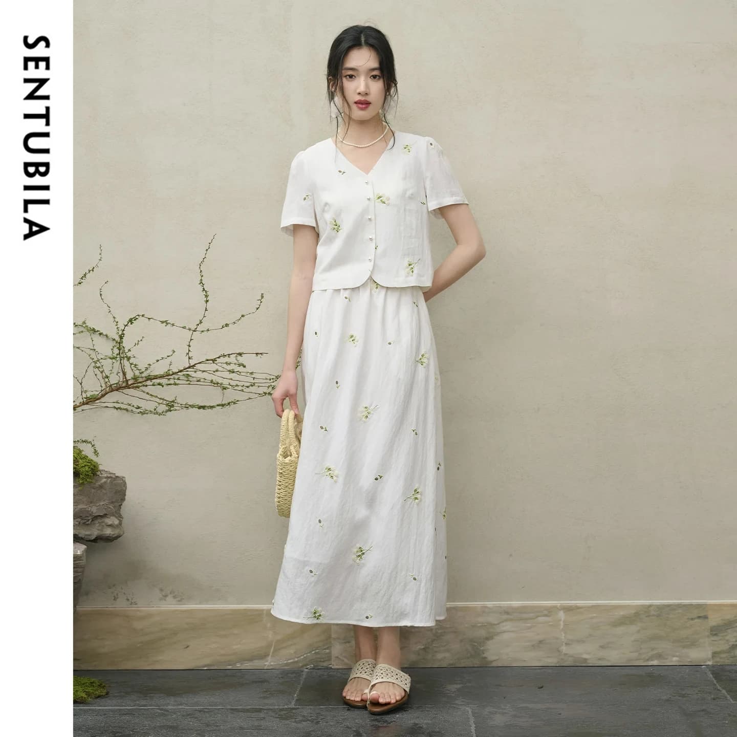 Ensemble deux pièces brodé floral SENTUBILA pour femme, haut court à col en V avec boutons nacrés et