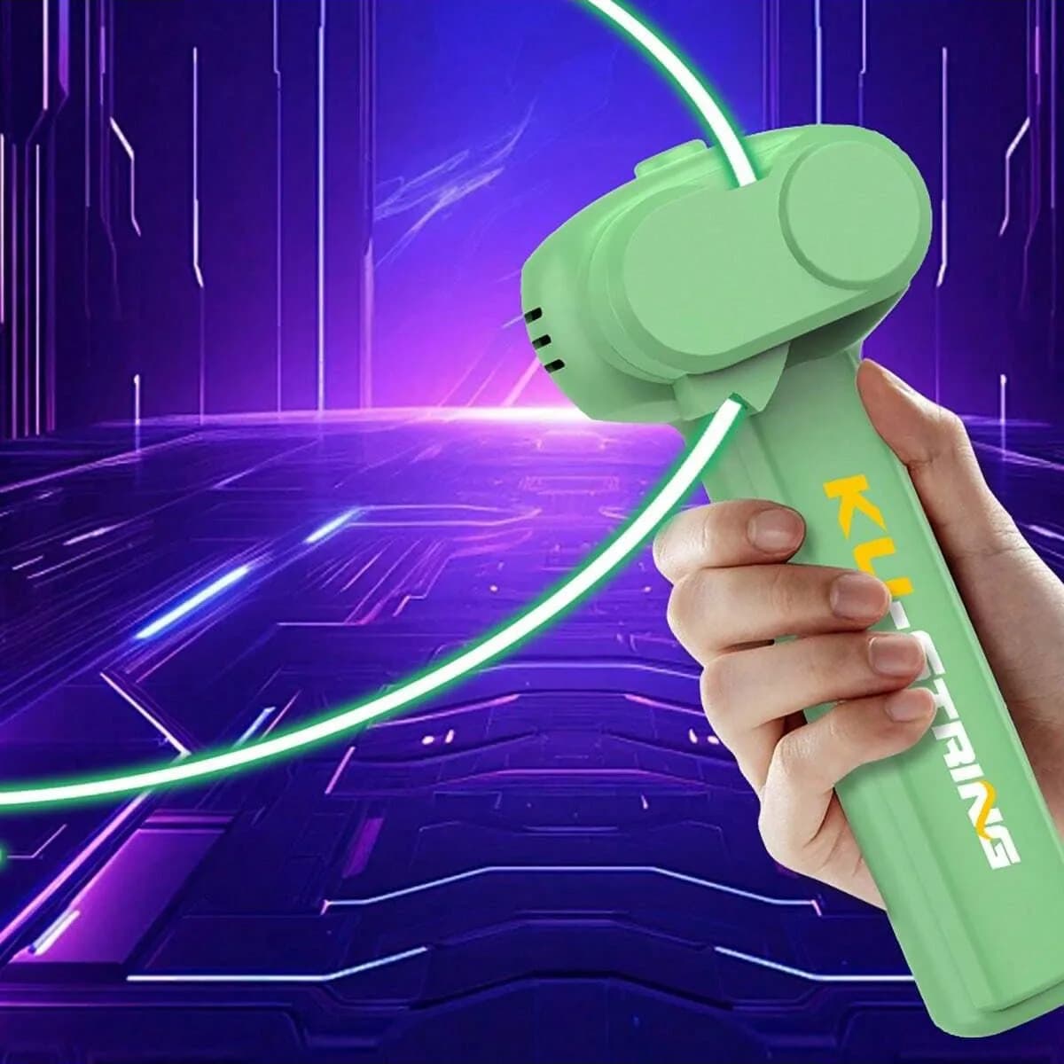 Lanceur de corde lumineux, une corde volante qui fait des tours en l'air, apporte des tours et des m