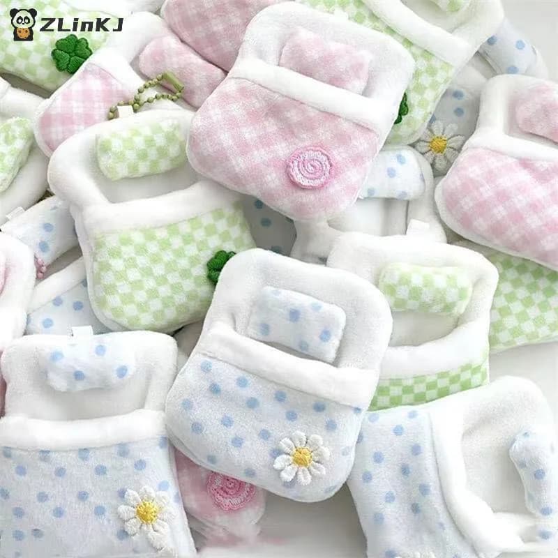 ▶ Lit de poupée trèfle à quatre feuilles en peluche, 1 pièce, 8x6x1CM, sac de couchage doux, Mini dé
