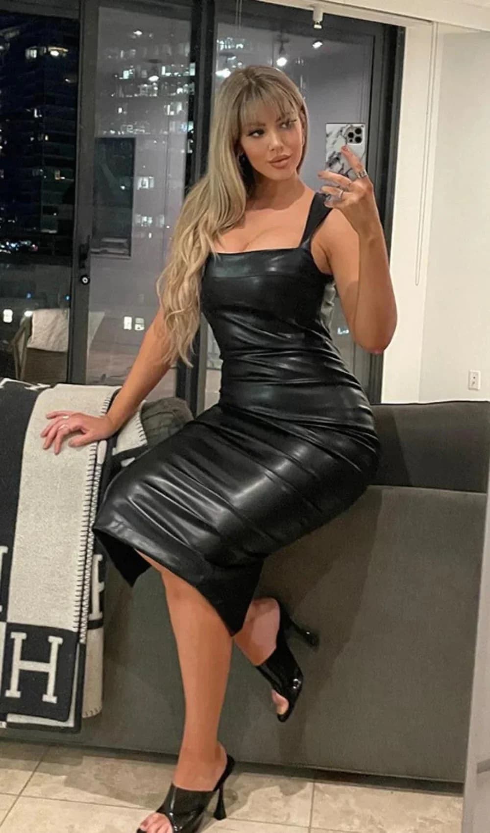Robe mi-longue en cuir noir 256 pour femme, robe mince commandée, sangle spaghetti en PU, batterie s