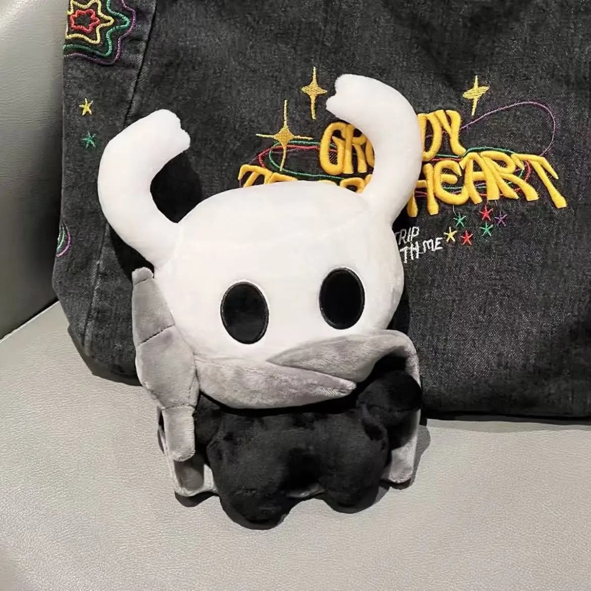Nouveau chaud creux chevalier en peluche jeu Figure poupée en peluche doux cadeau jouets pour enfant