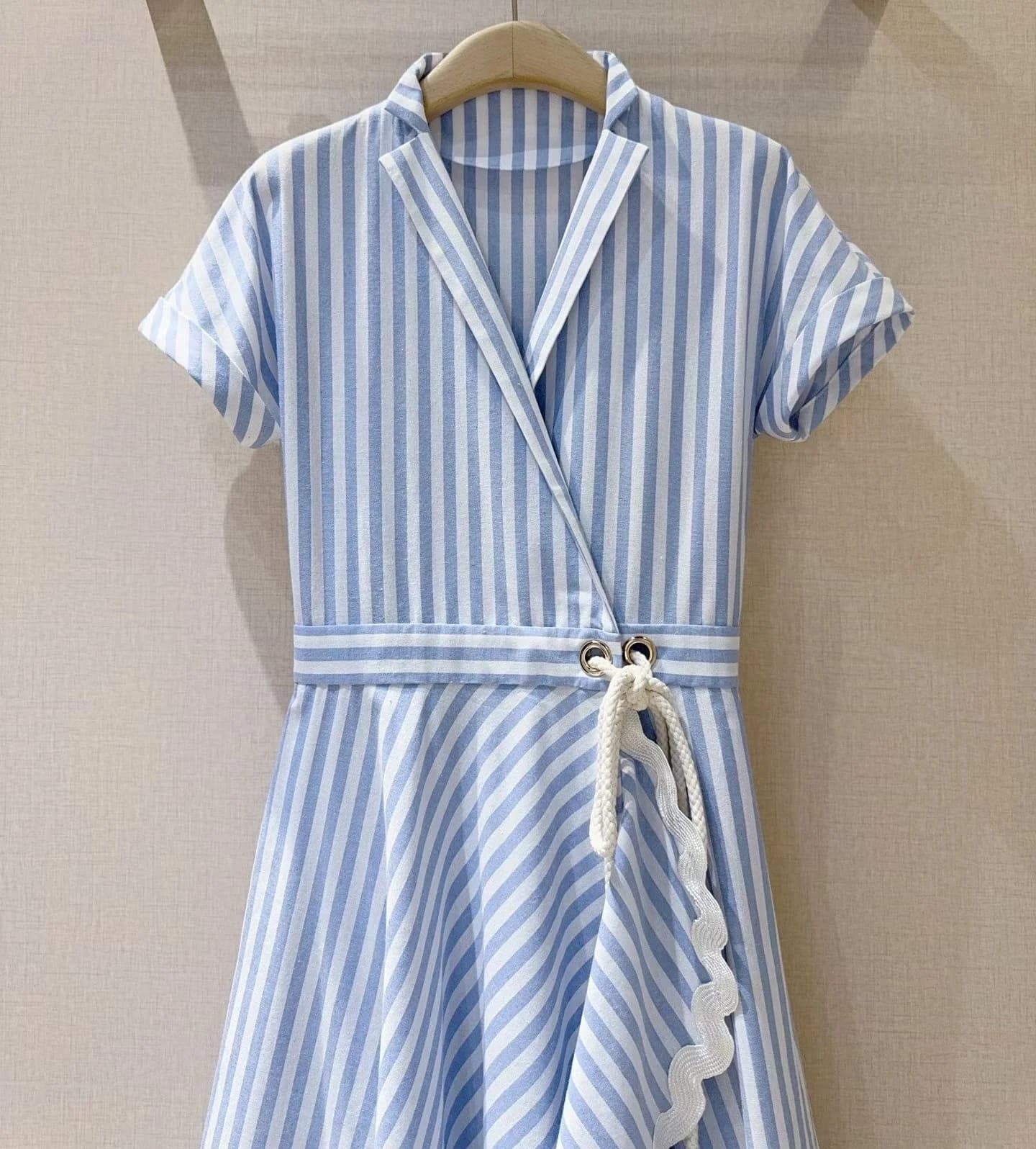 Top qualité nouvelle robe de printemps 2026 mode Style femmes Sexy col en v bleu blanc rayé imprimé 