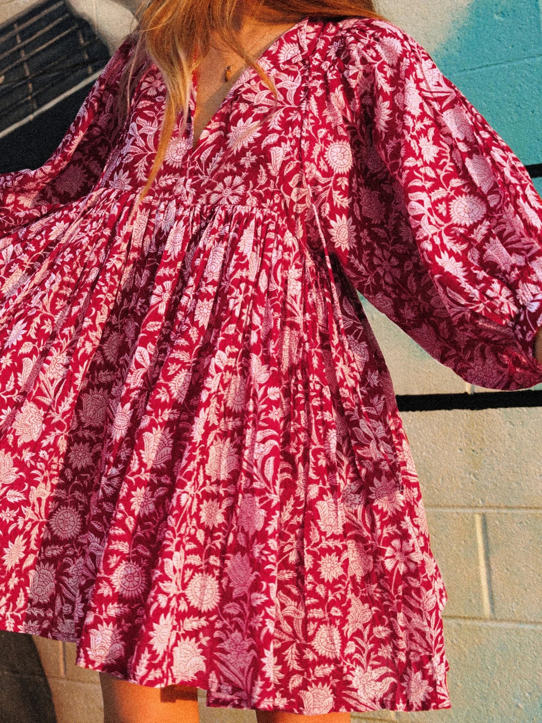 Robe de plage plissée à imprimé Floral pour femmes, col en V, Style à la mode, demi-manches, laçage,