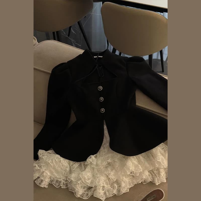 Femmes robes en dentelle à la mode deux couleurs frappées faux deux pièces Mini jupe col carré à man