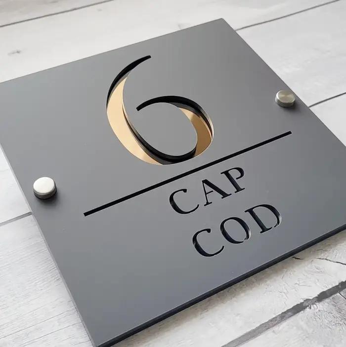 Plaque d'adresse personnalisée en acrylique découpée au Laser