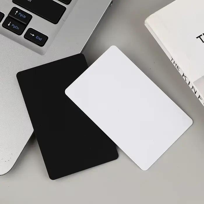 Offre Spéciale – Lot de 5/10 cartes NFC215 noires et blanches