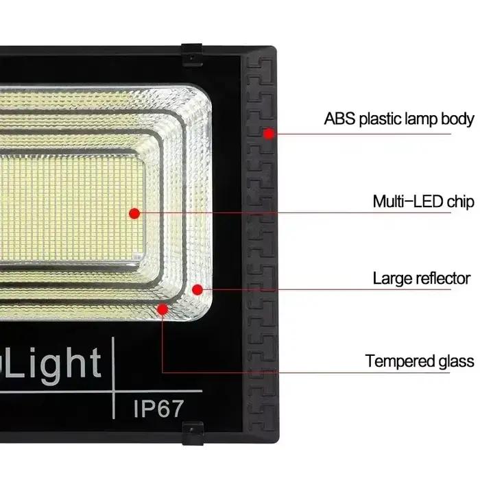 L'éclairage solaire s'allume automatiquement dans l'obscurité et projette la lumière pour les utilisateurs domestiques.