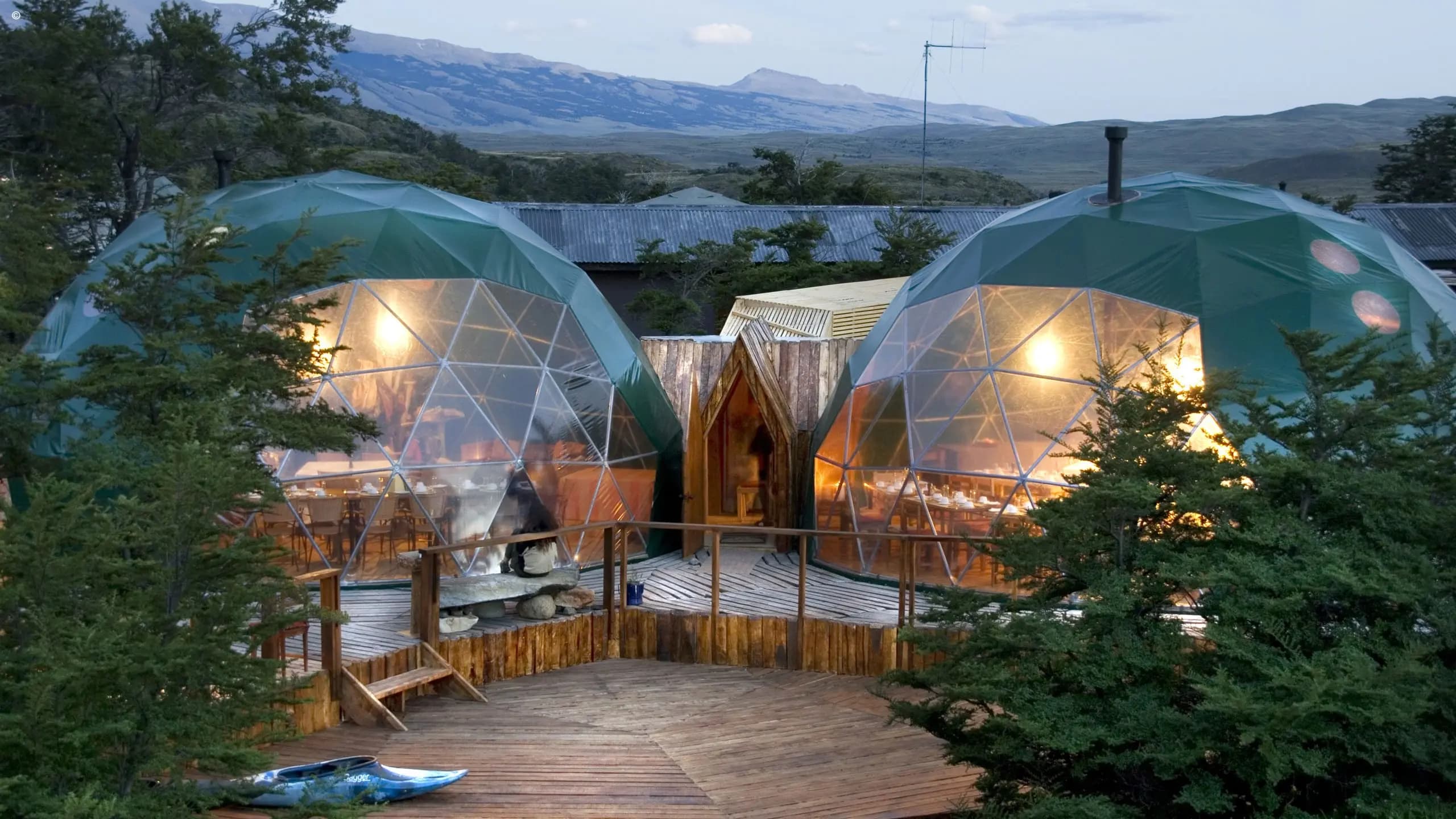 Dôme géodésique de luxe en PVC pour le glamping en plein air, idéal pour les familles en vacances, l
