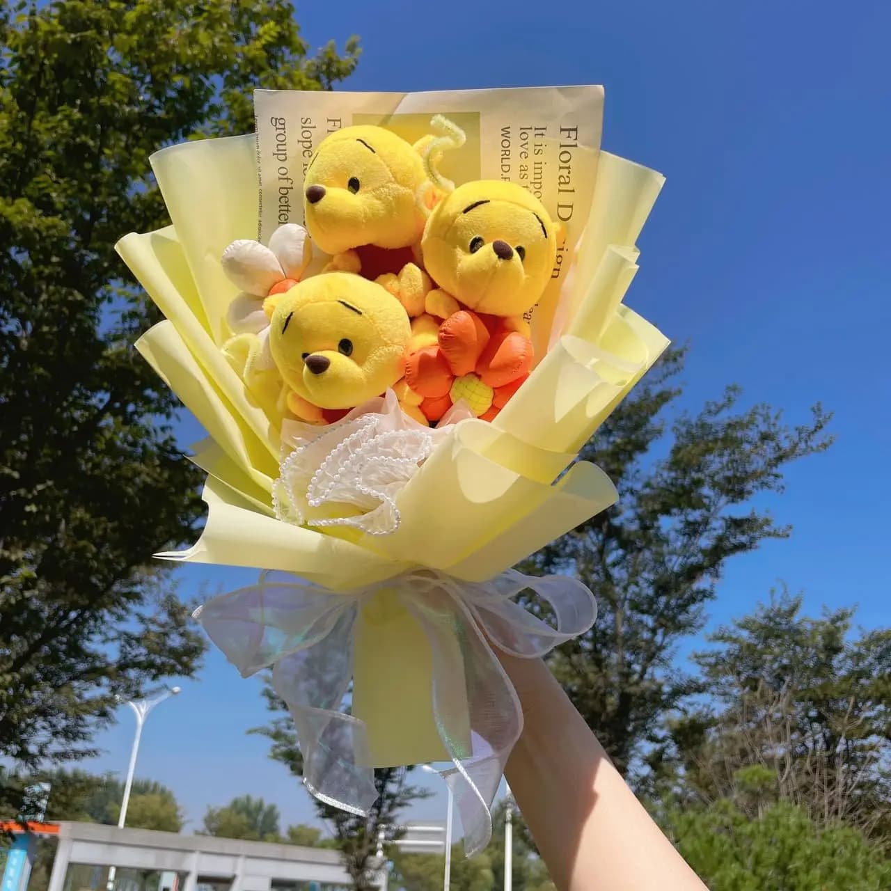 Poupée en peluche Winnie l'ourson, jouet de dessin animé, Bouquet de fleurs fait à la main, cadeaux