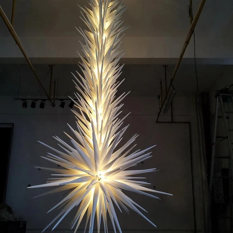 Sculpture sur pied en verre soufflé à la main blanc, projet d'hôtel de restaurant du sol au sol