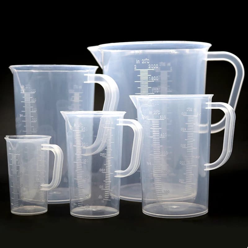 Gobelet de laboratoire scientifique, manuel de bureau, cuisine transparente, tasse à mesurer en plas