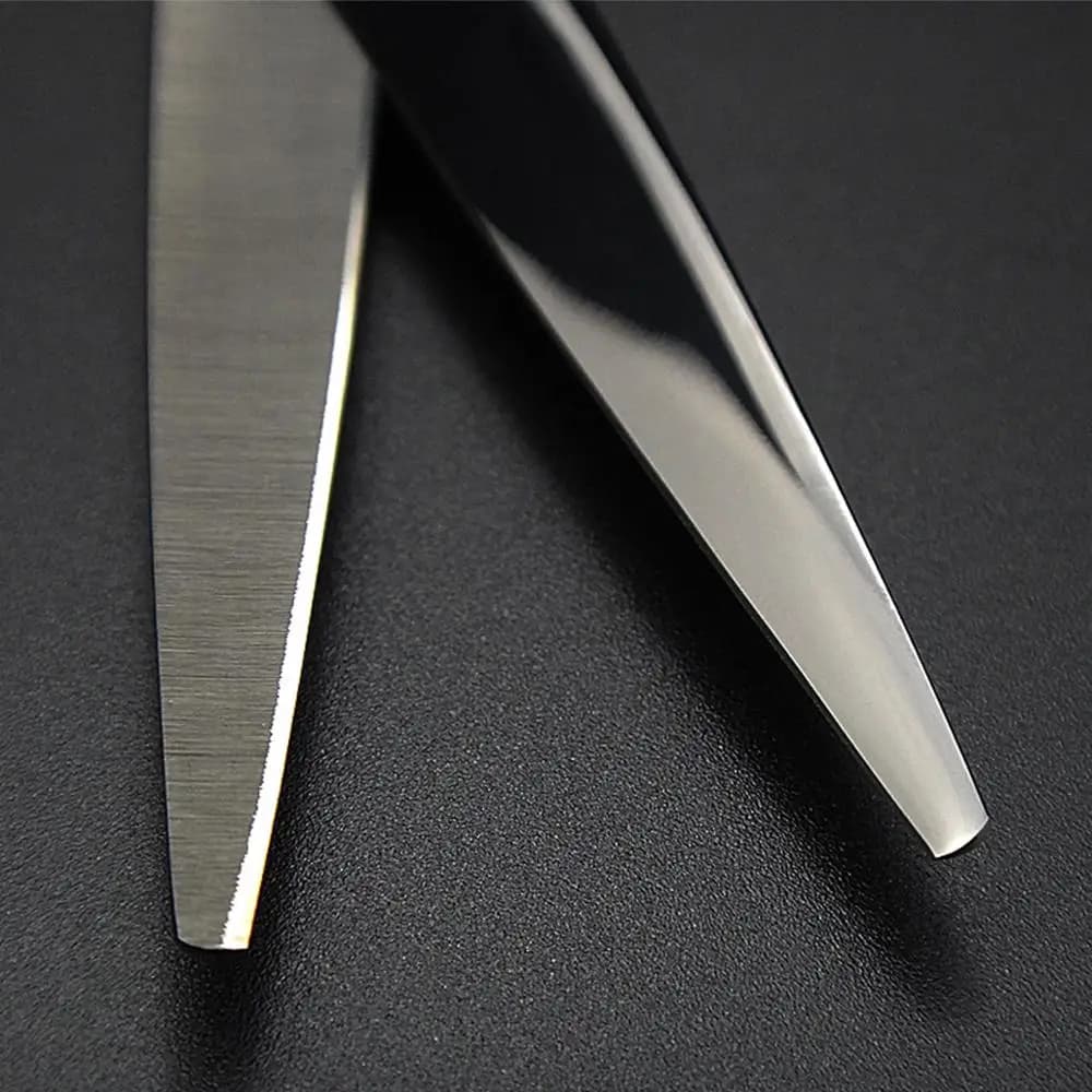 Ciseaux professionnels de barbier Qlating en titane japonais 440C, pour coiffeur 5.5 / 6.0, ciseaux