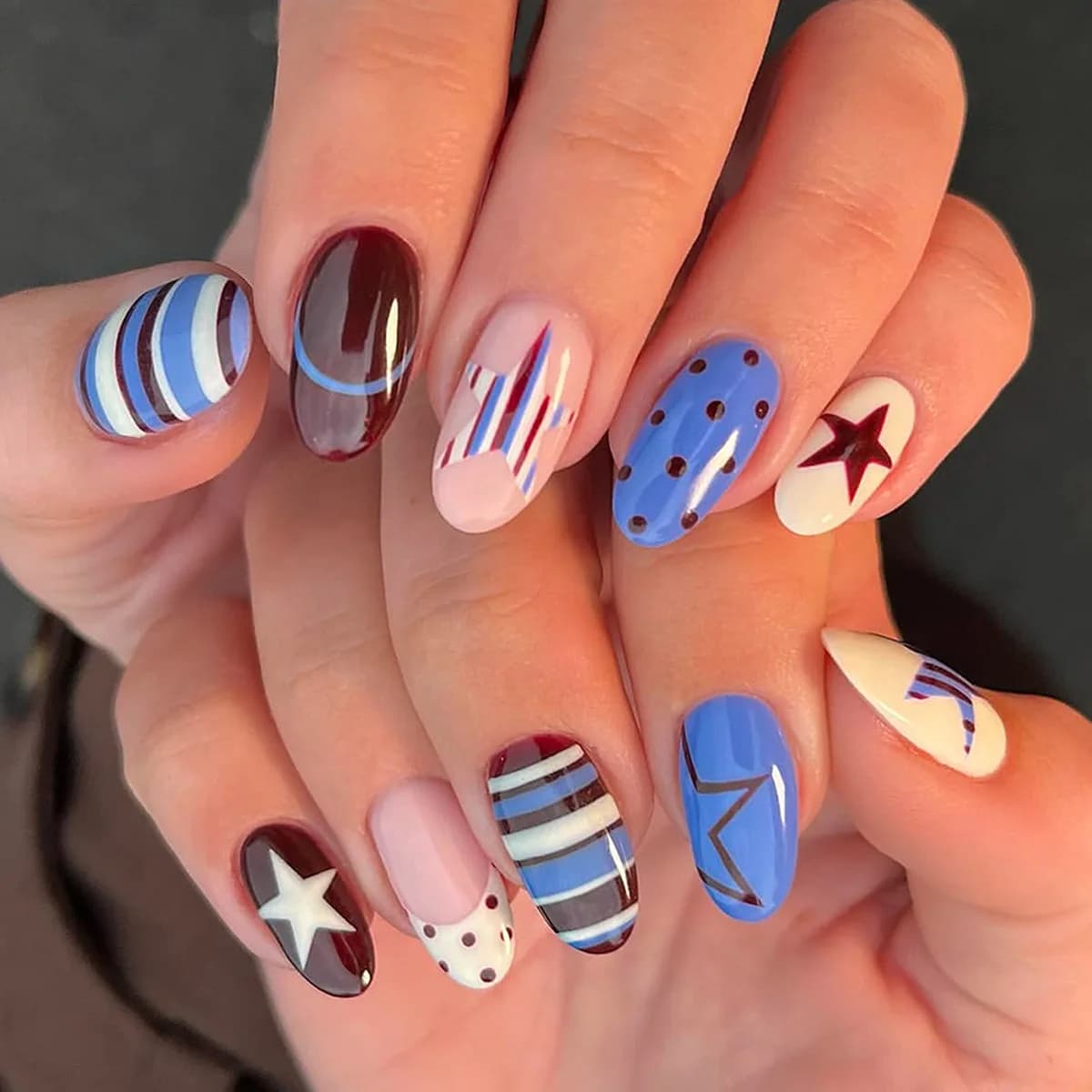 24 pièces amande presse sur ongles Y2K étoile diamant conceptions pour filles Cool couleur nue faux