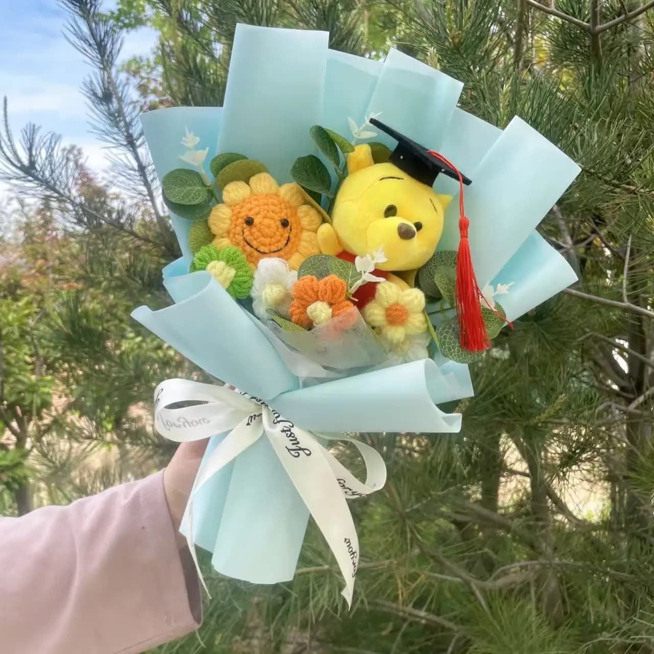 Poupée en peluche Winnie l'ourson, jouet de dessin animé, Bouquet de fleurs fait à la main, cadeaux