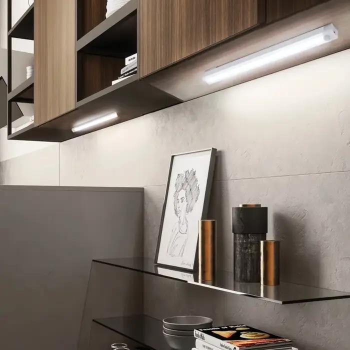Lampe LED rechargeable par USB avec capteur de mouvement ABS pour cuisine ou garde-robe lumineuse et sécurisée à intensité variable