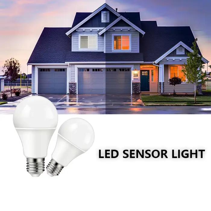 Ampoule LED Dusk to Dawn 10W E27 B22 avec Capteur Lumière Intérieure Économie Énergie Salon Usage Occasions Spéciales