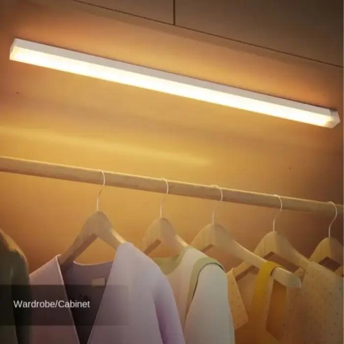 Lampe LED rechargeable par USB avec capteur de mouvement ABS pour cuisine ou garde-robe lumineuse et sécurisée à intensité variable