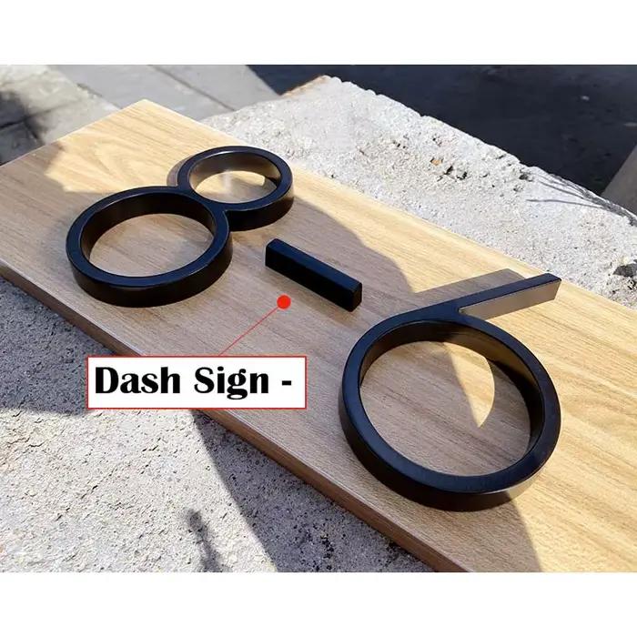 Plaque de signalisation extérieure avec chiffres de maison noire
