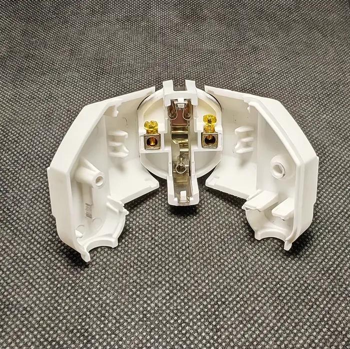 Prise filaire de style européen 4.8mm 16A 250V avec protection contre les surtensions pour installation électrique sécurisée et moderne