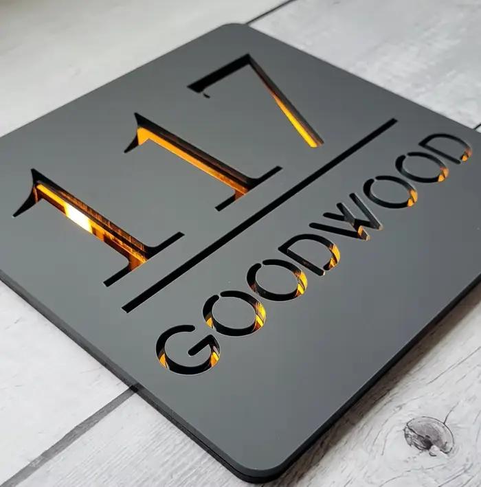 Plaque d'adresse personnalisée en acrylique découpée au Laser