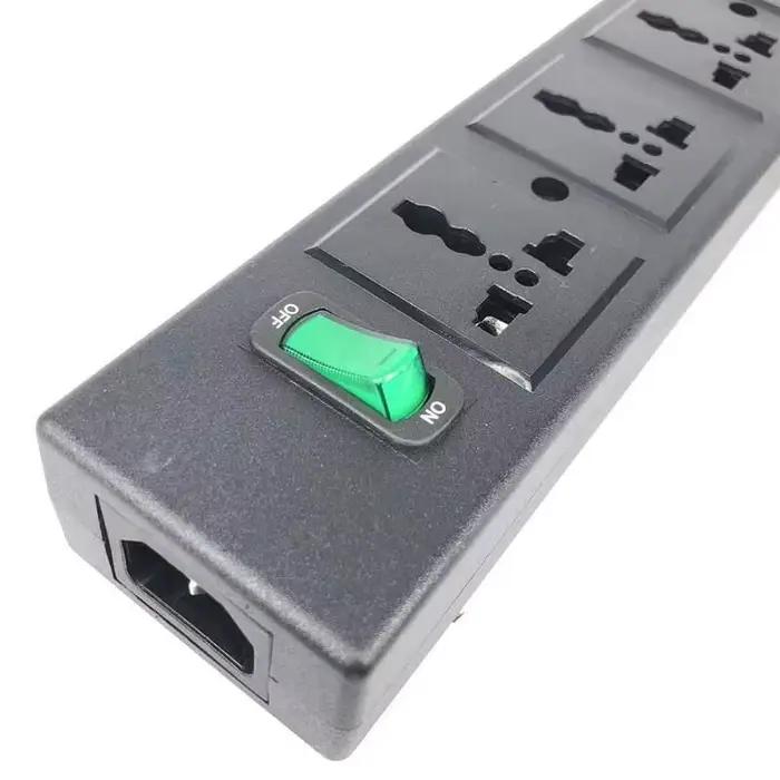 Multiprise universelle à 4 voies avec protection contre les surtensions pour maison connectée et sécurité domestique Blanc Rouge Vert