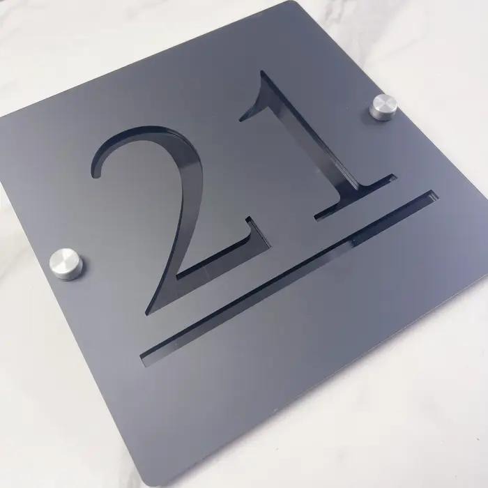 Plaque d'adresse personnalisée en acrylique découpée au Laser
